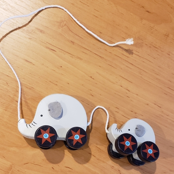 Wooden mother and baby elephant pull along toy (for baby, kids) - Picture 1 of 3